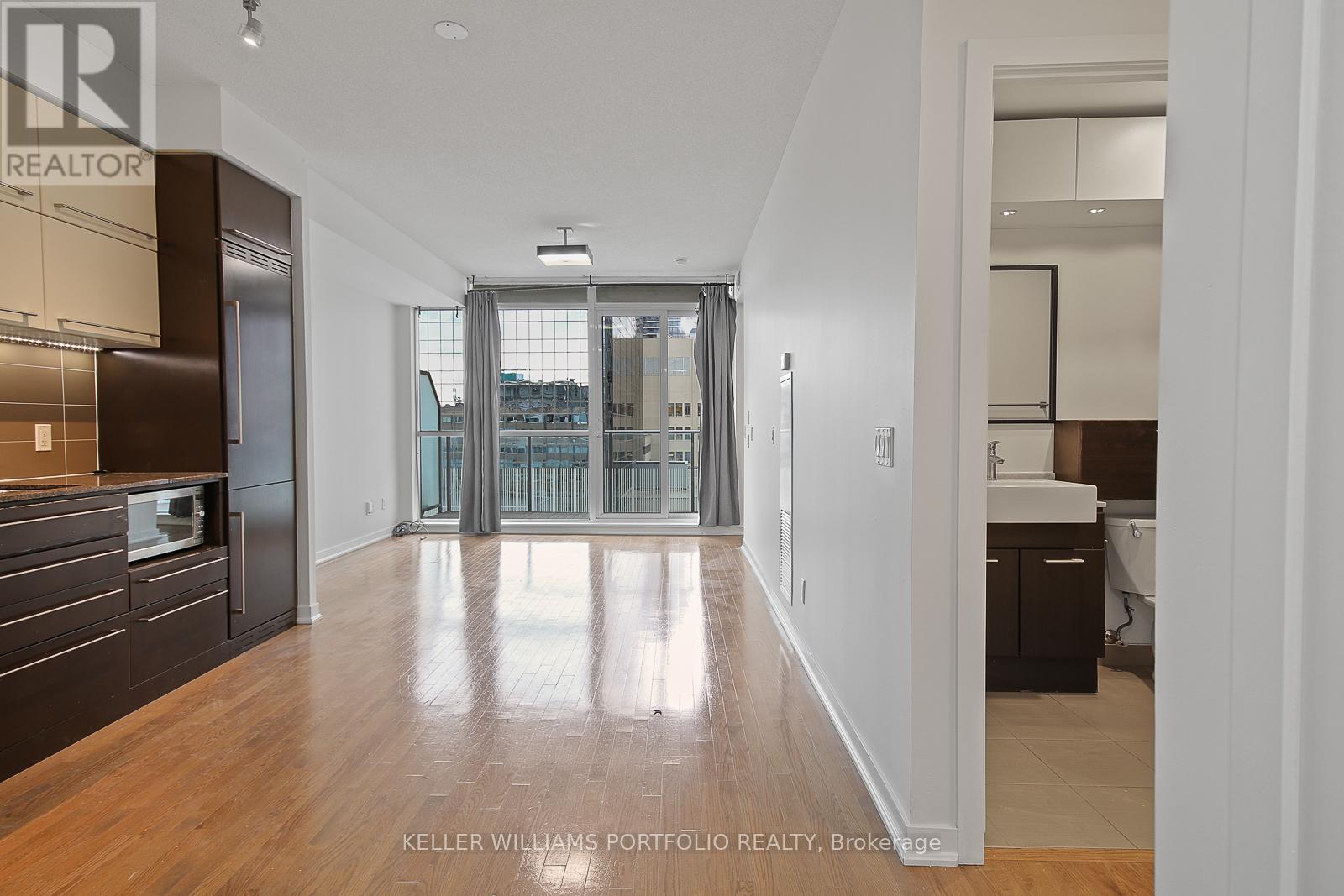 1104 - 770 Bay Street, Toronto, Ontario  M5G 0A6 - Photo 2 - C12561770