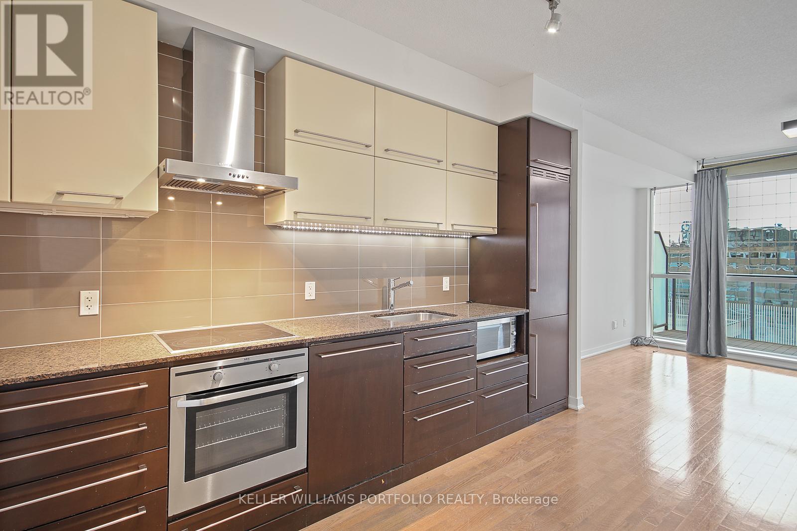 1104 - 770 Bay Street, Toronto, Ontario  M5G 0A6 - Photo 4 - C12561770