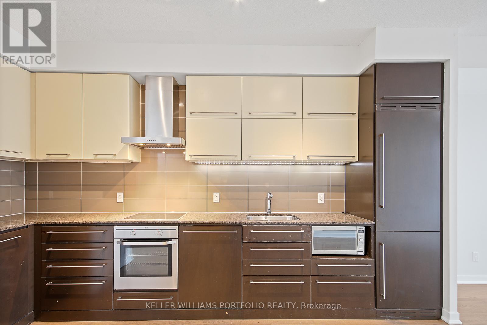 1104 - 770 Bay Street, Toronto, Ontario  M5G 0A6 - Photo 5 - C12561770