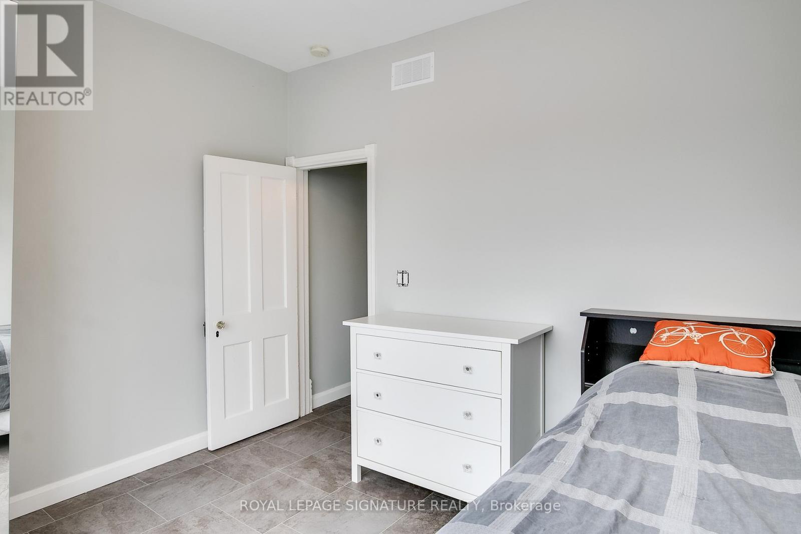 2nd Floor - 133 Brock Street, Toronto, Ontario  M6K 2L5 - Photo 13 - C12561812