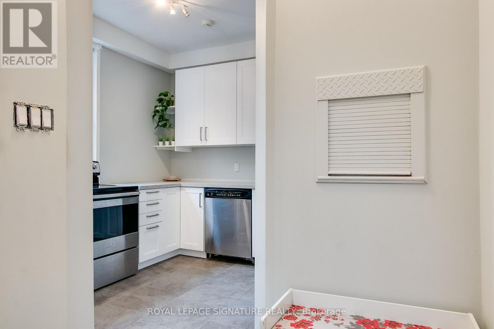 2nd Floor - 133 Brock Street, Toronto, Ontario  M6K 2L5 - Photo 6 - C12561812