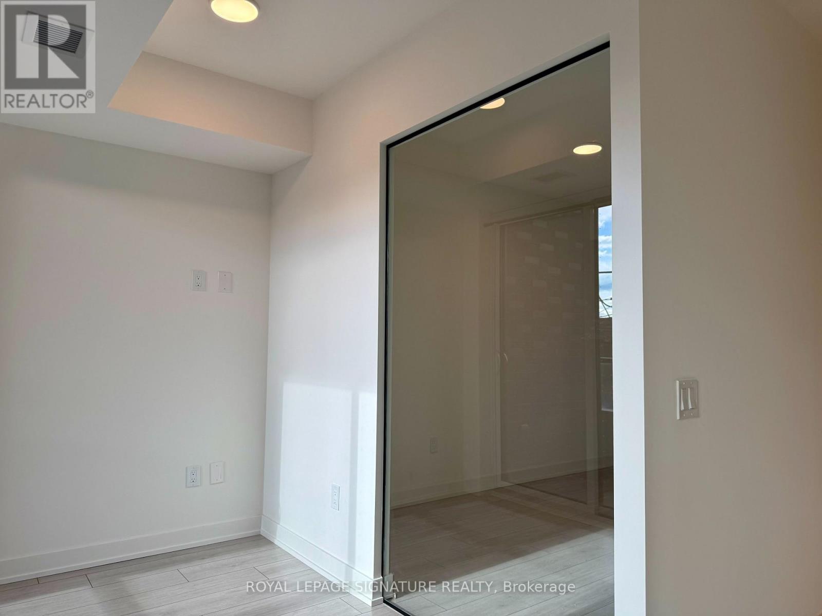 206 - 5 Lakeview Avenue, Toronto, Ontario  M6J 0H3 - Photo 18 - C12561874