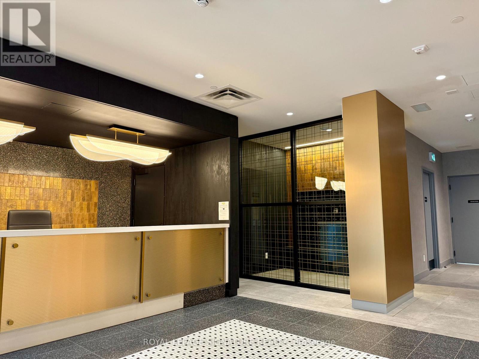 206 - 5 Lakeview Avenue, Toronto, Ontario  M6J 0H3 - Photo 2 - C12561874