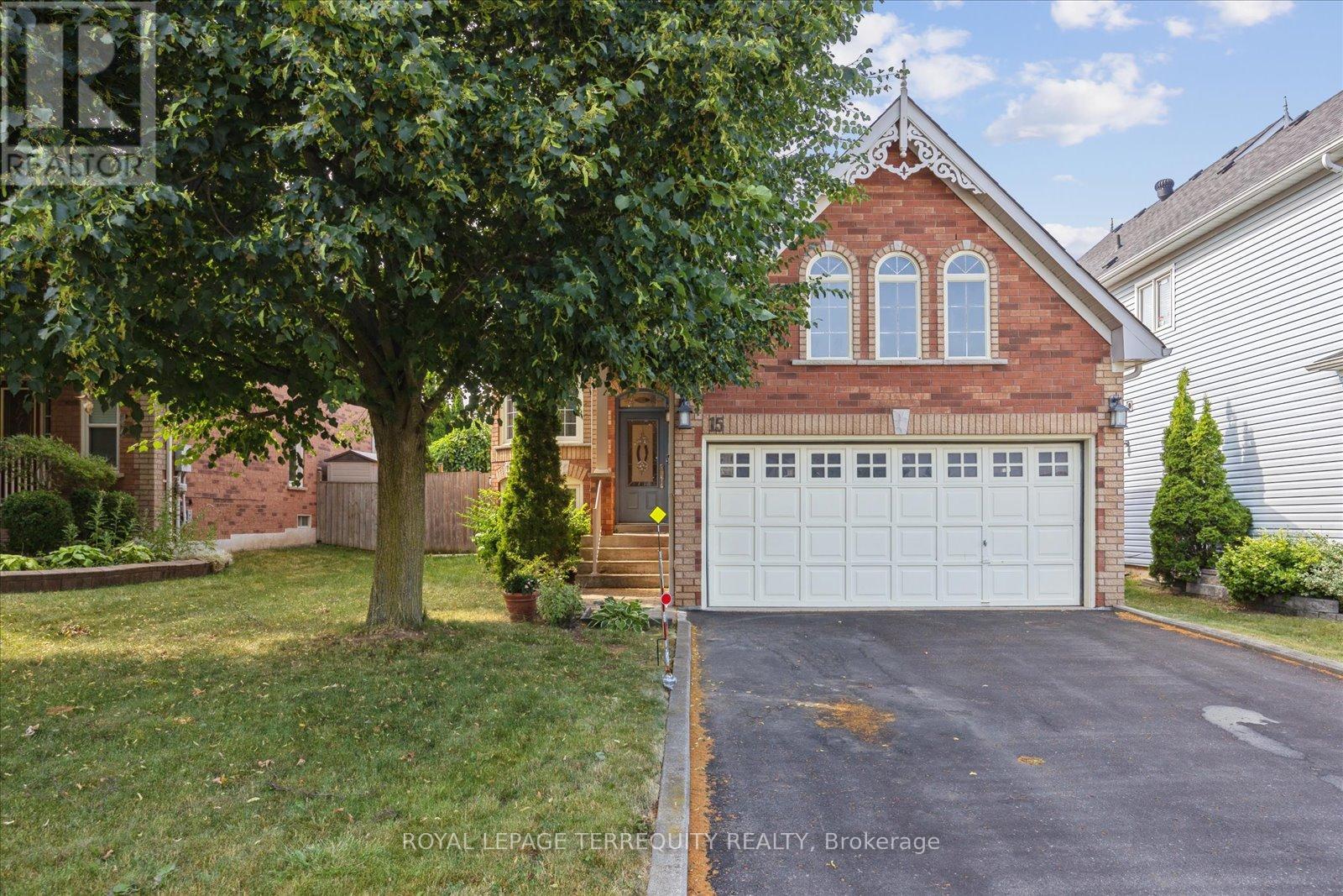 15 WARING AVENUE, Whitby, Ontario