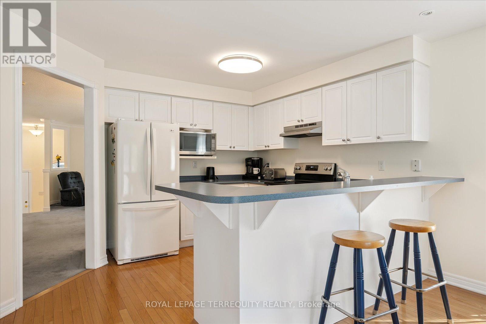 15 Waring Avenue, Whitby, Ontario  L1M 1G4 - Photo 10 - E12561722