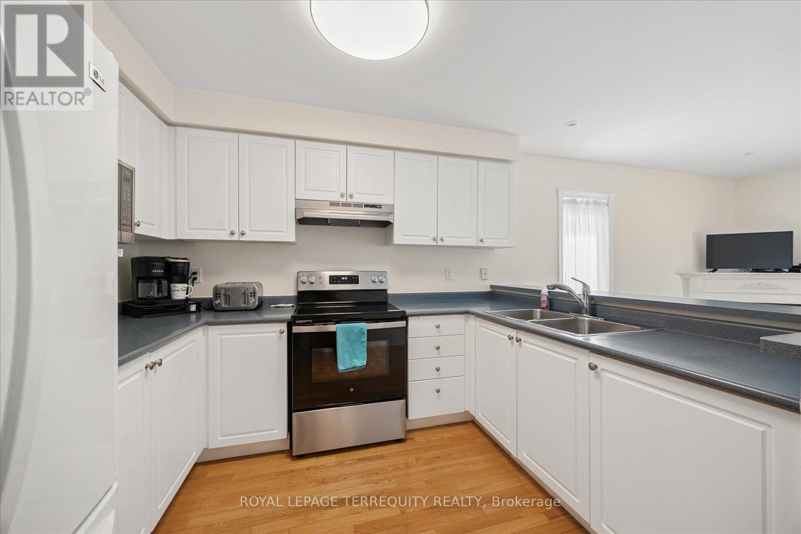 15 Waring Avenue, Whitby, Ontario  L1M 1G4 - Photo 12 - E12561722