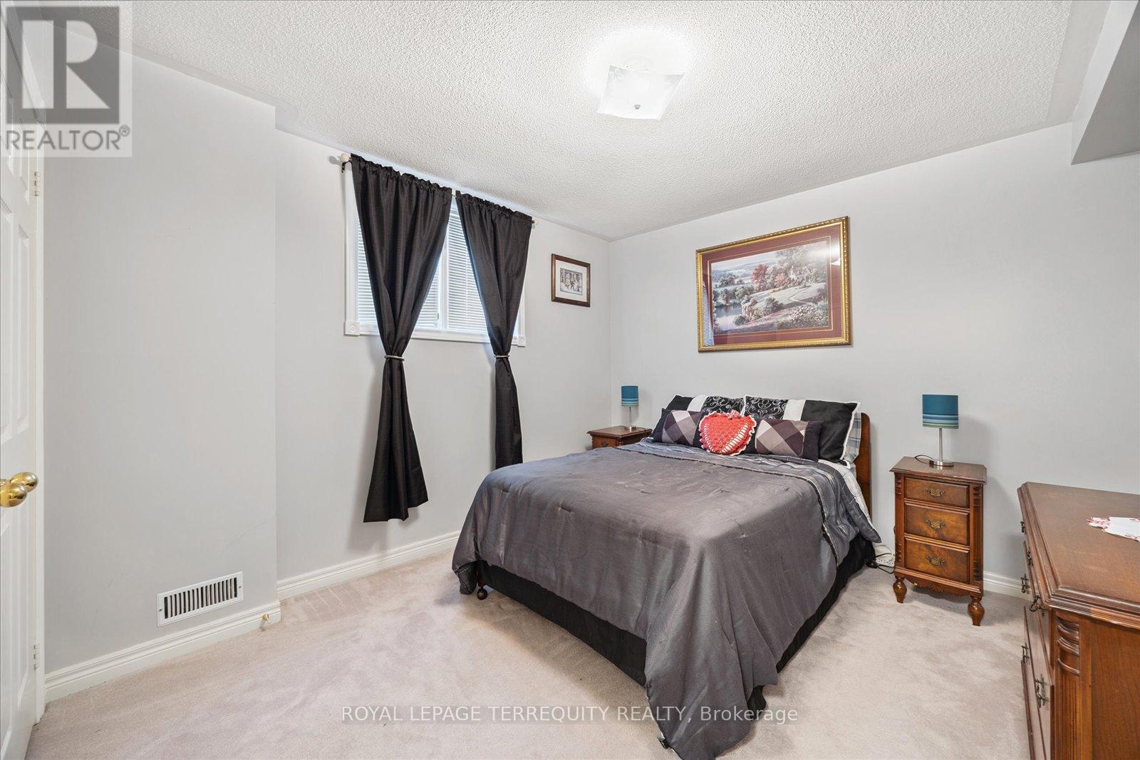 15 Waring Avenue, Whitby, Ontario  L1M 1G4 - Photo 31 - E12561722