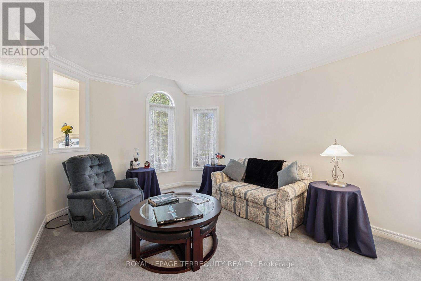 15 Waring Avenue, Whitby, Ontario  L1M 1G4 - Photo 5 - E12561722