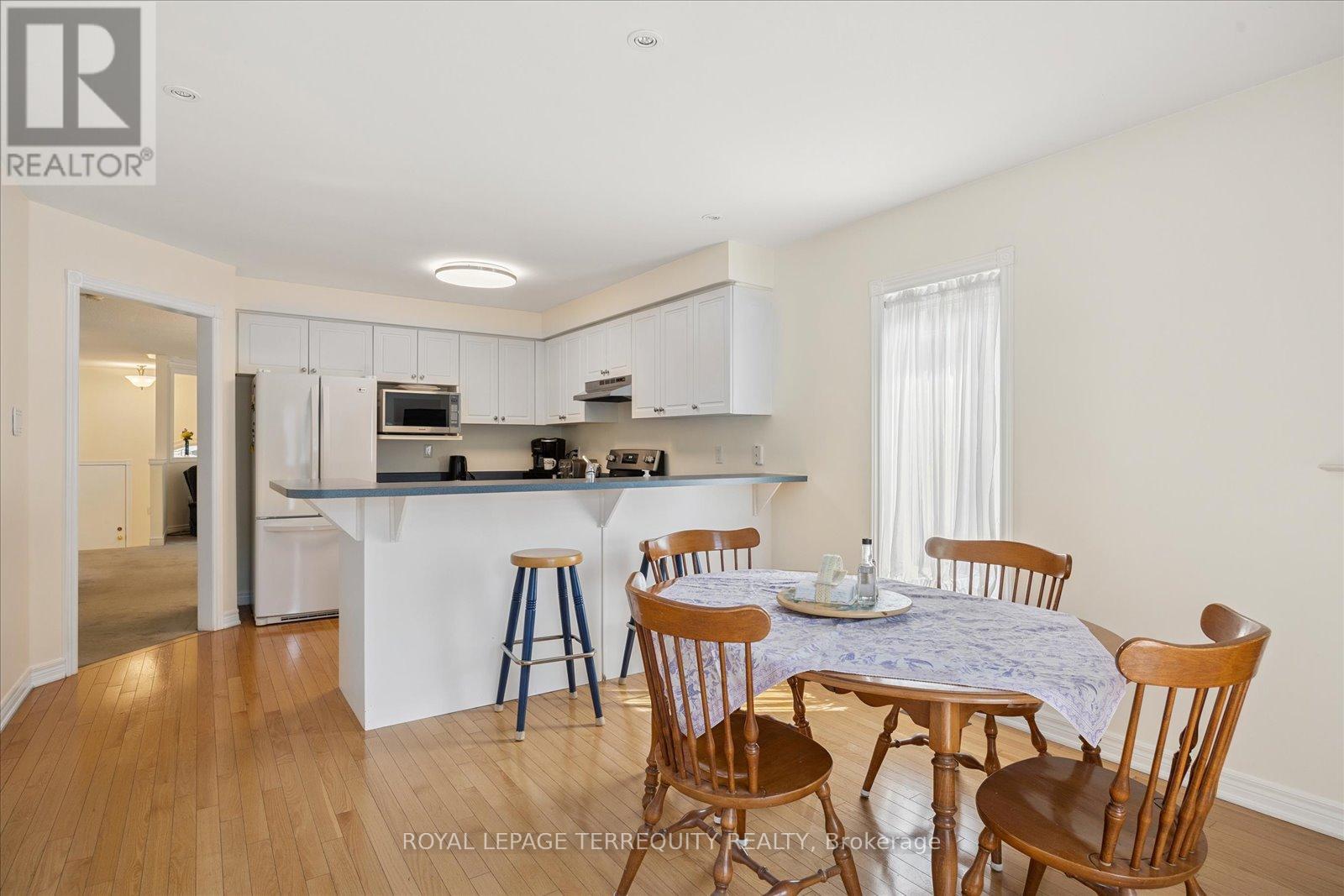 15 Waring Avenue, Whitby, Ontario  L1M 1G4 - Photo 9 - E12561722