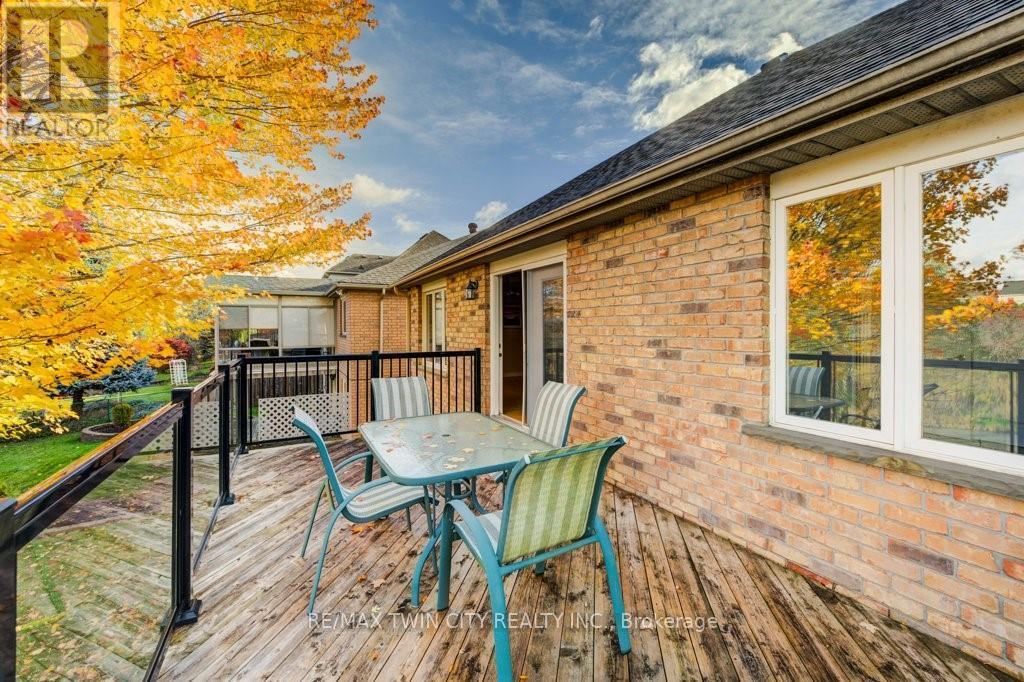 670 Salzburg Drive, Waterloo, Ontario N2V 2N8 - Photo 18 - X12512492