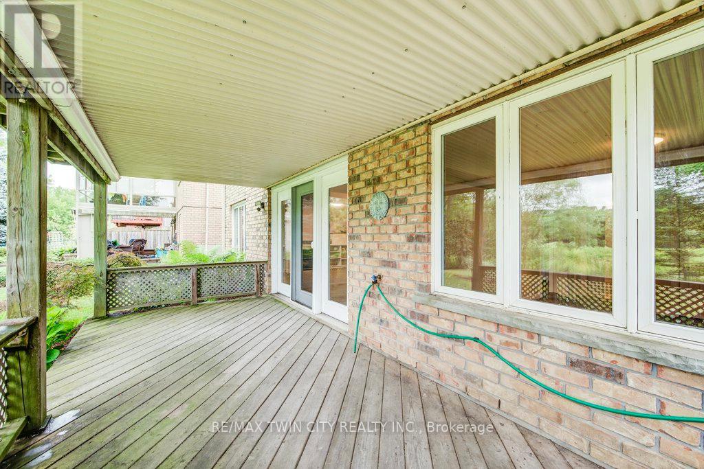 670 Salzburg Drive, Waterloo, Ontario N2V 2N8 - Photo 37 - X12512492