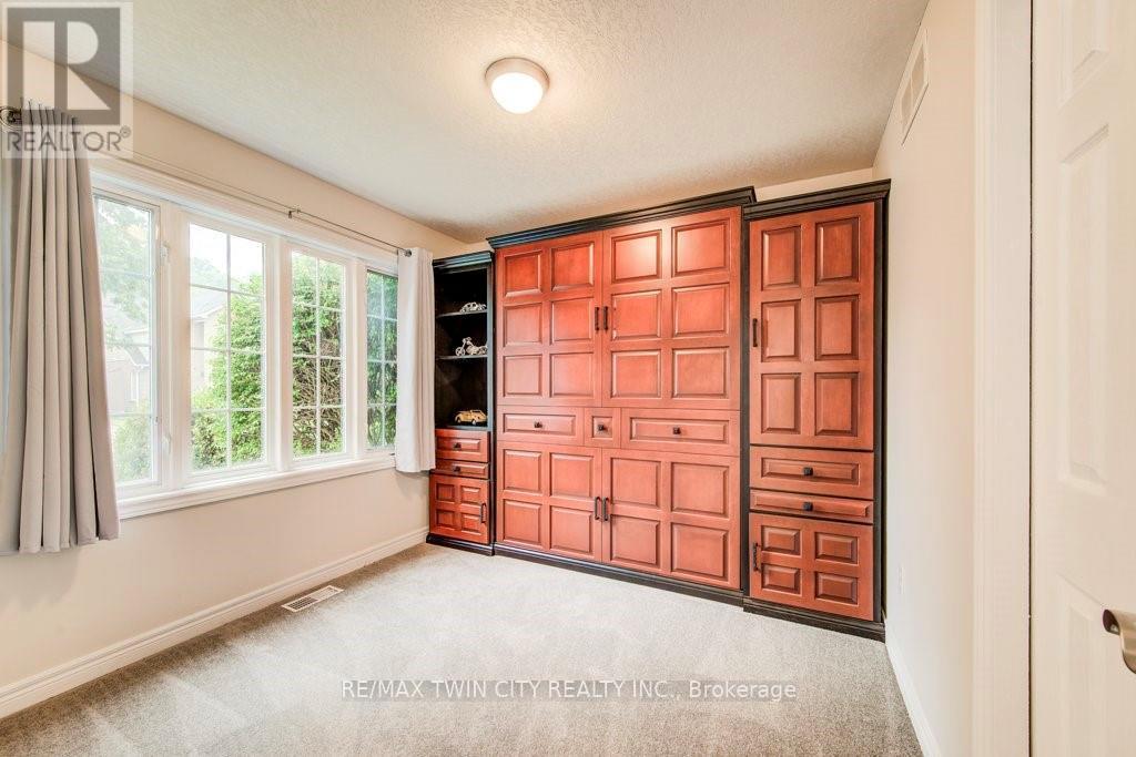 670 Salzburg Drive, Waterloo, Ontario N2V 2N8 - Photo 25 - X12512492