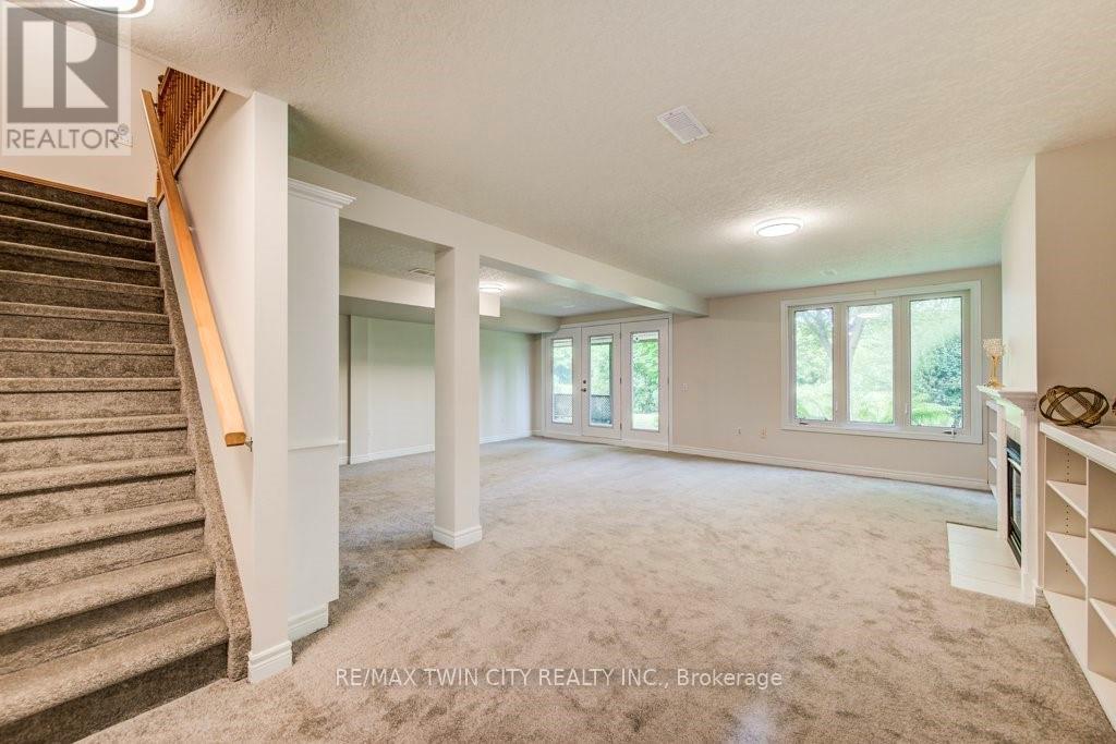 670 Salzburg Drive, Waterloo, Ontario N2V 2N8 - Photo 27 - X12512492