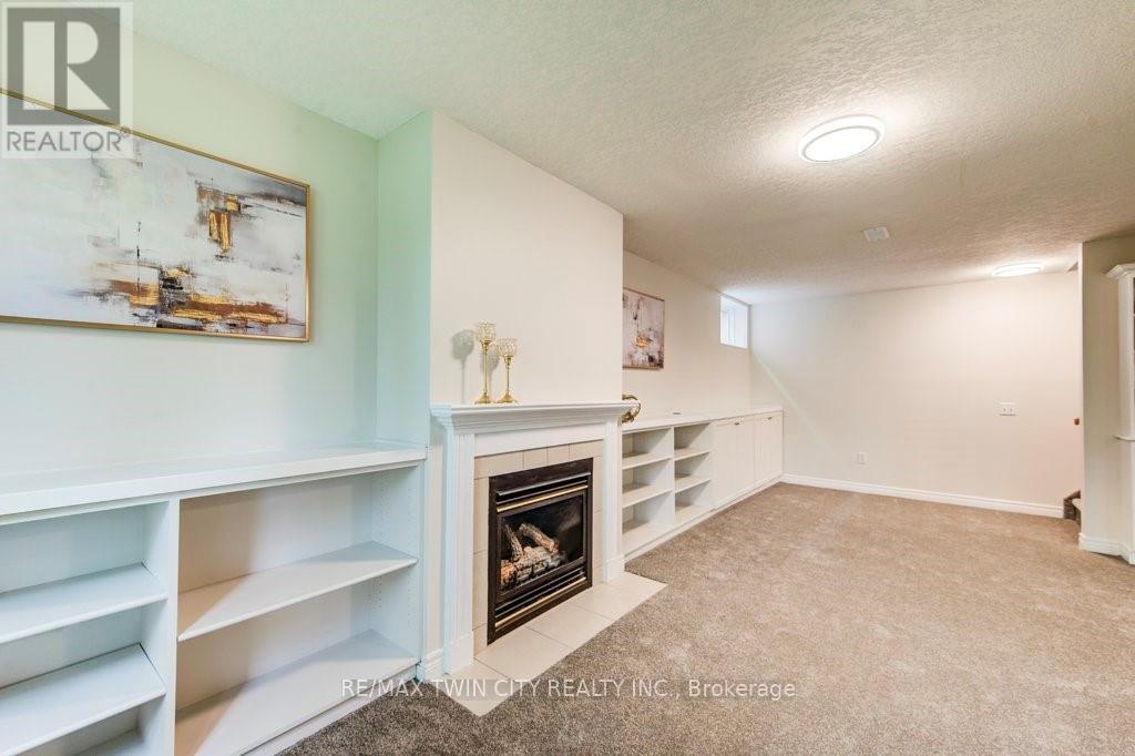 670 Salzburg Drive, Waterloo, Ontario N2V 2N8 - Photo 30 - X12512492