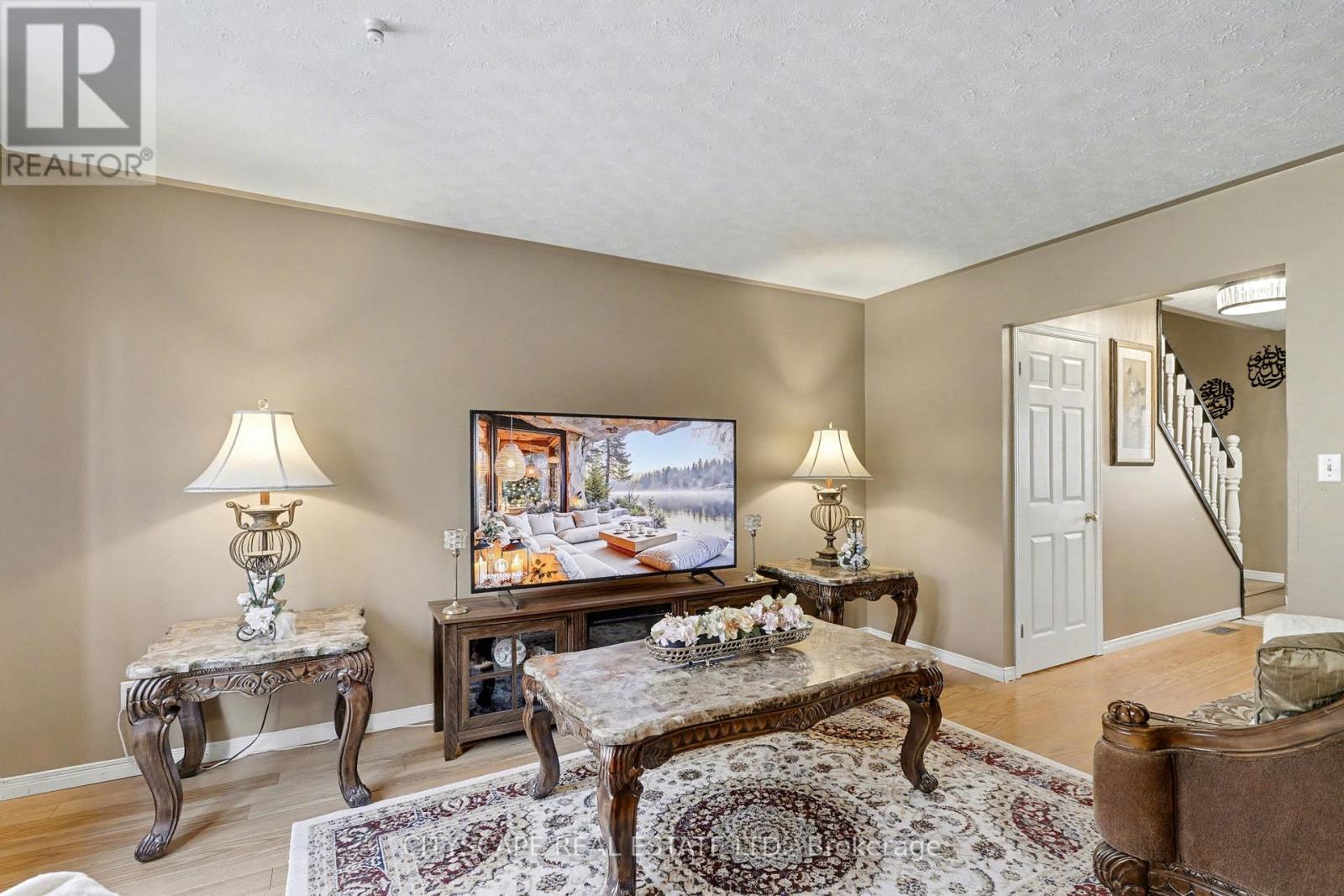 185 Carnegie Street, Ingersoll, Ontario  N5C 1L1 - Photo 1 - X12561650