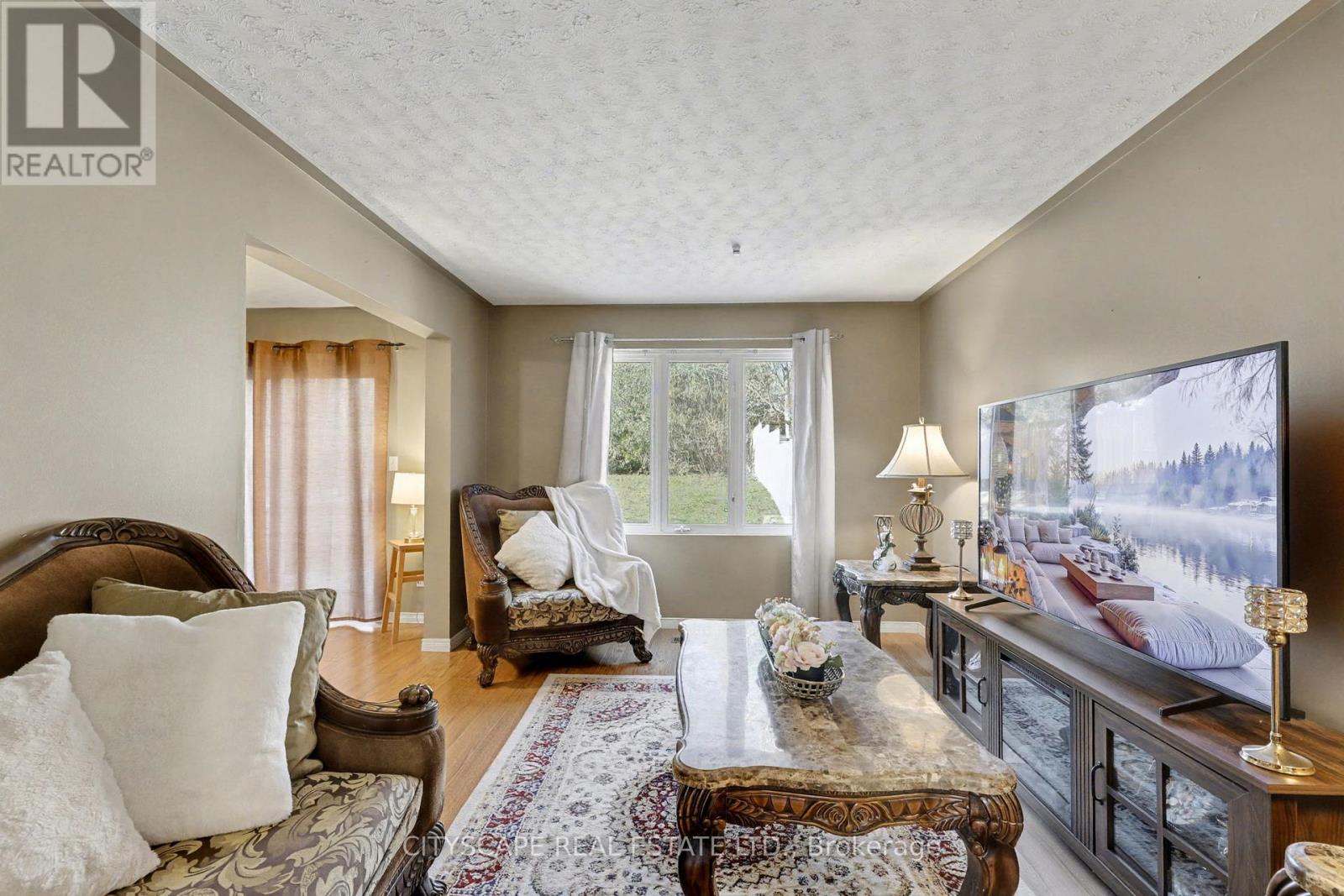 185 Carnegie Street, Ingersoll, Ontario  N5C 1L1 - Photo 2 - X12561650