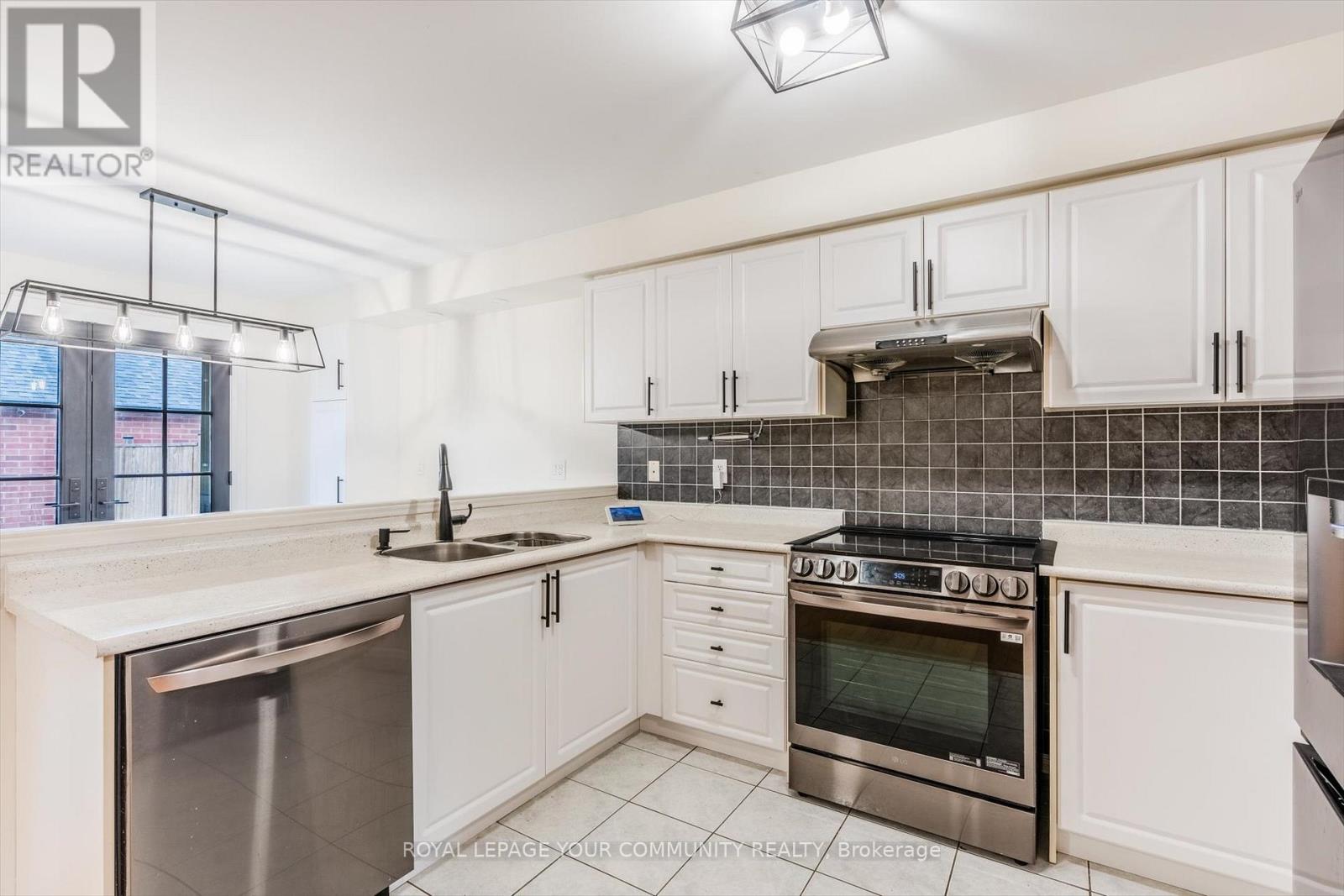 17 Castle Park Boulevard, Vaughan, Ontario  L4H 1V3 - Photo 10 - N12561724