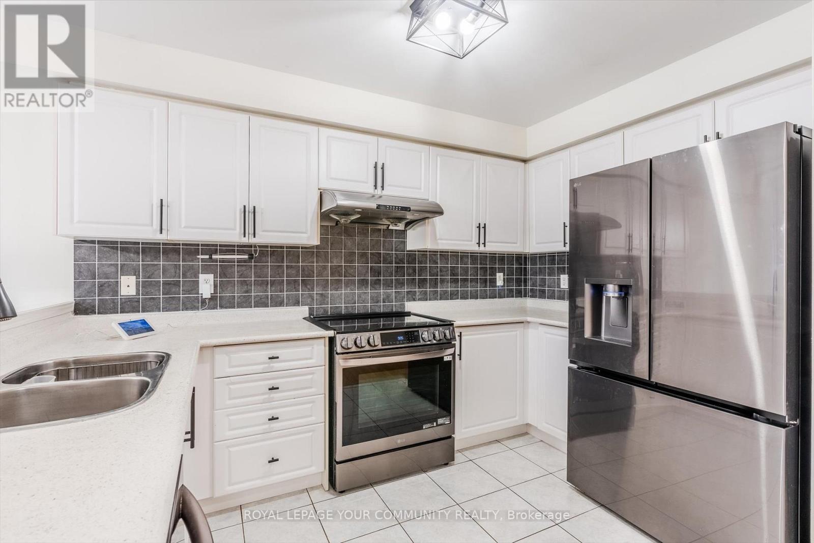 17 Castle Park Boulevard, Vaughan, Ontario  L4H 1V3 - Photo 11 - N12561724