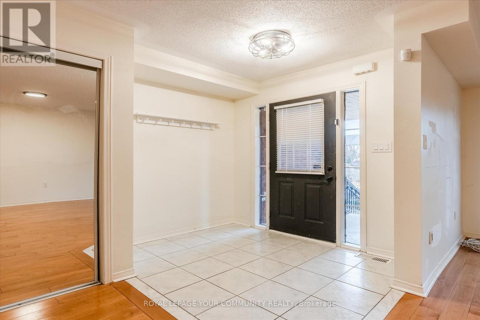 17 Castle Park Boulevard, Vaughan, Ontario  L4H 1V3 - Photo 2 - N12561724