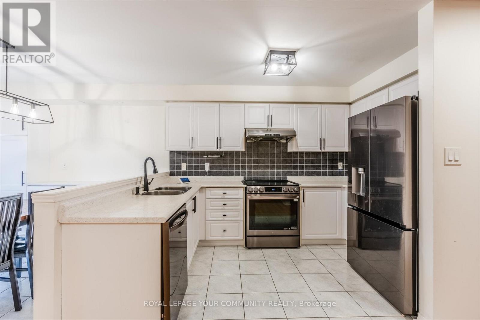 17 Castle Park Boulevard, Vaughan, Ontario  L4H 1V3 - Photo 9 - N12561724
