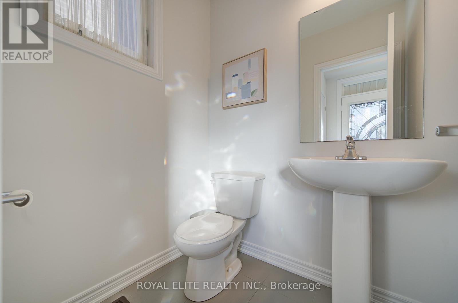 51 Albert Lewis Street, Markham, Ontario  L6B 1A8 - Photo 4 - N12561848