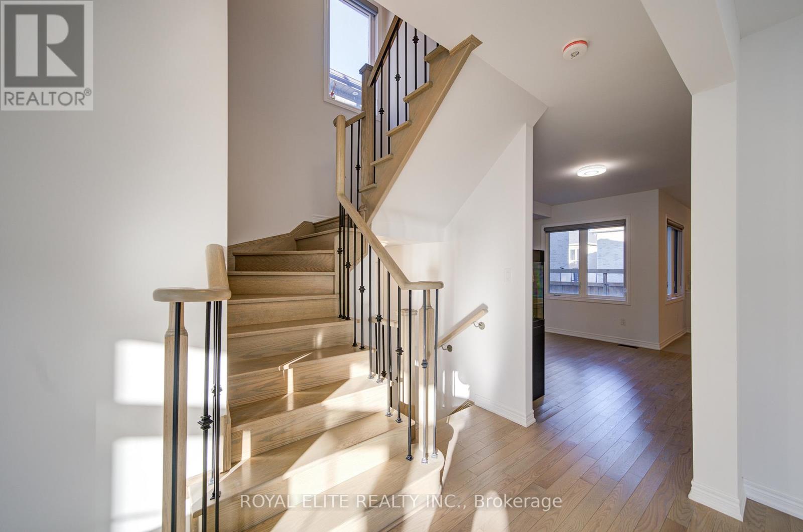 51 Albert Lewis Street, Markham, Ontario  L6B 1A8 - Photo 5 - N12561848