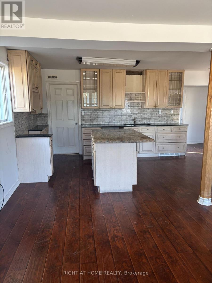 611 Lake Drive S, Georgina, Ontario  L4P 1T4 - Photo 2 - N12561872