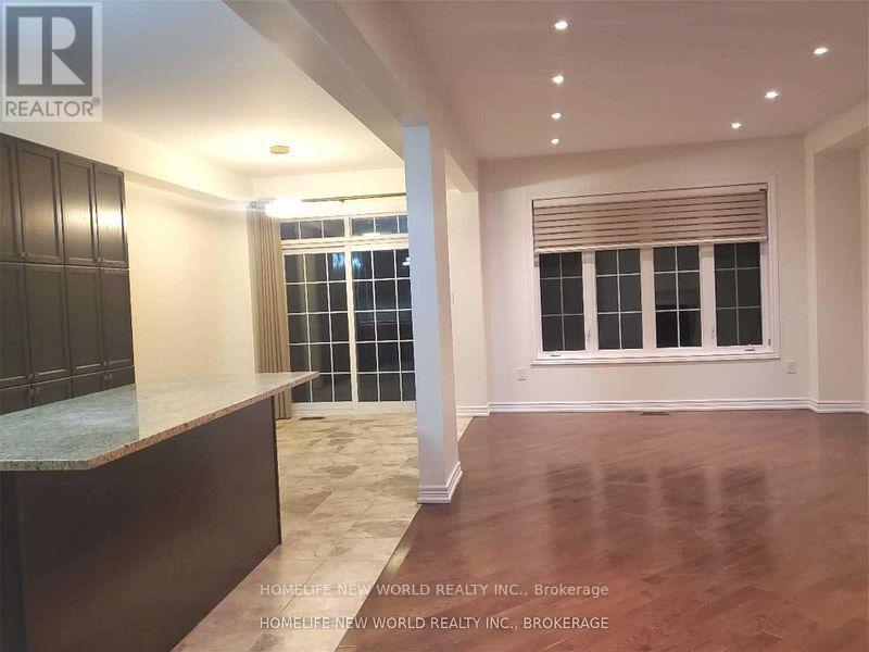 208 Hunting Ridges Upper Drive, Richmond Hill, Ontario  L4E 4K6 - Photo 2 - N12561890