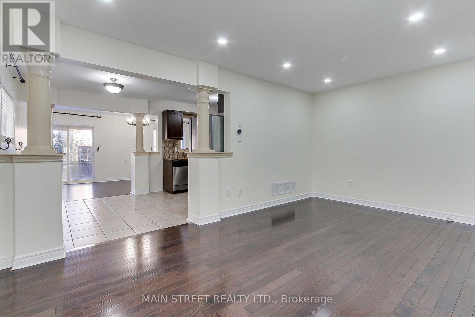 73 Four Seasons Crescent, East Gwillimbury, Ontario  L9N 0C4 - Photo 5 - N12561988