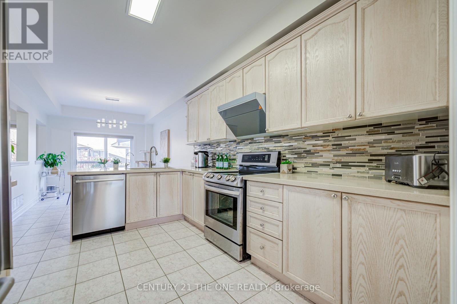 46 Mistywood Crescent, Vaughan, Ontario  L4J 9E6 - Photo 9 - N12561992