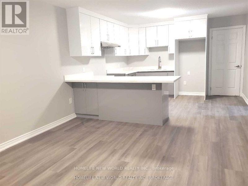 208 Hunting Ridges Grd Drive, Richmond Hill, Ontario  L4E 4K6 - Photo 4 - N12562000