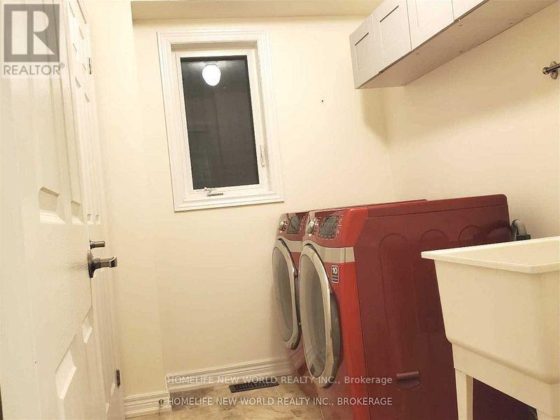 208 Hunting Ridges Grd Drive, Richmond Hill, Ontario  L4E 4K6 - Photo 8 - N12562000