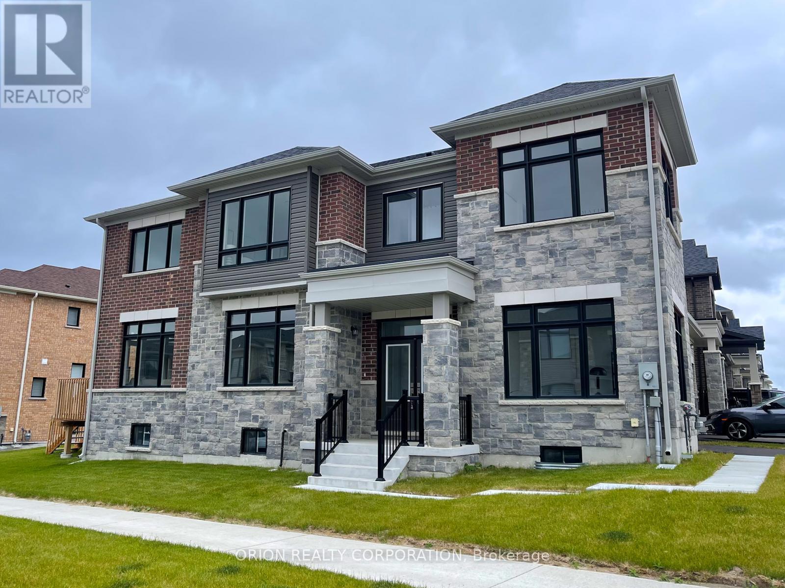 147 FENCHURCH MANOR, Barrie, Ontario