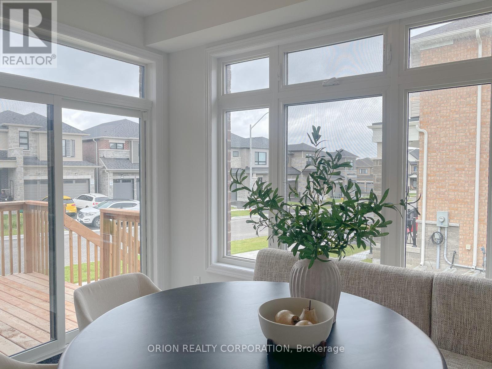 147 Fenchurch Manor, Barrie, Ontario  L9J 0X1 - Photo 11 - S12561920