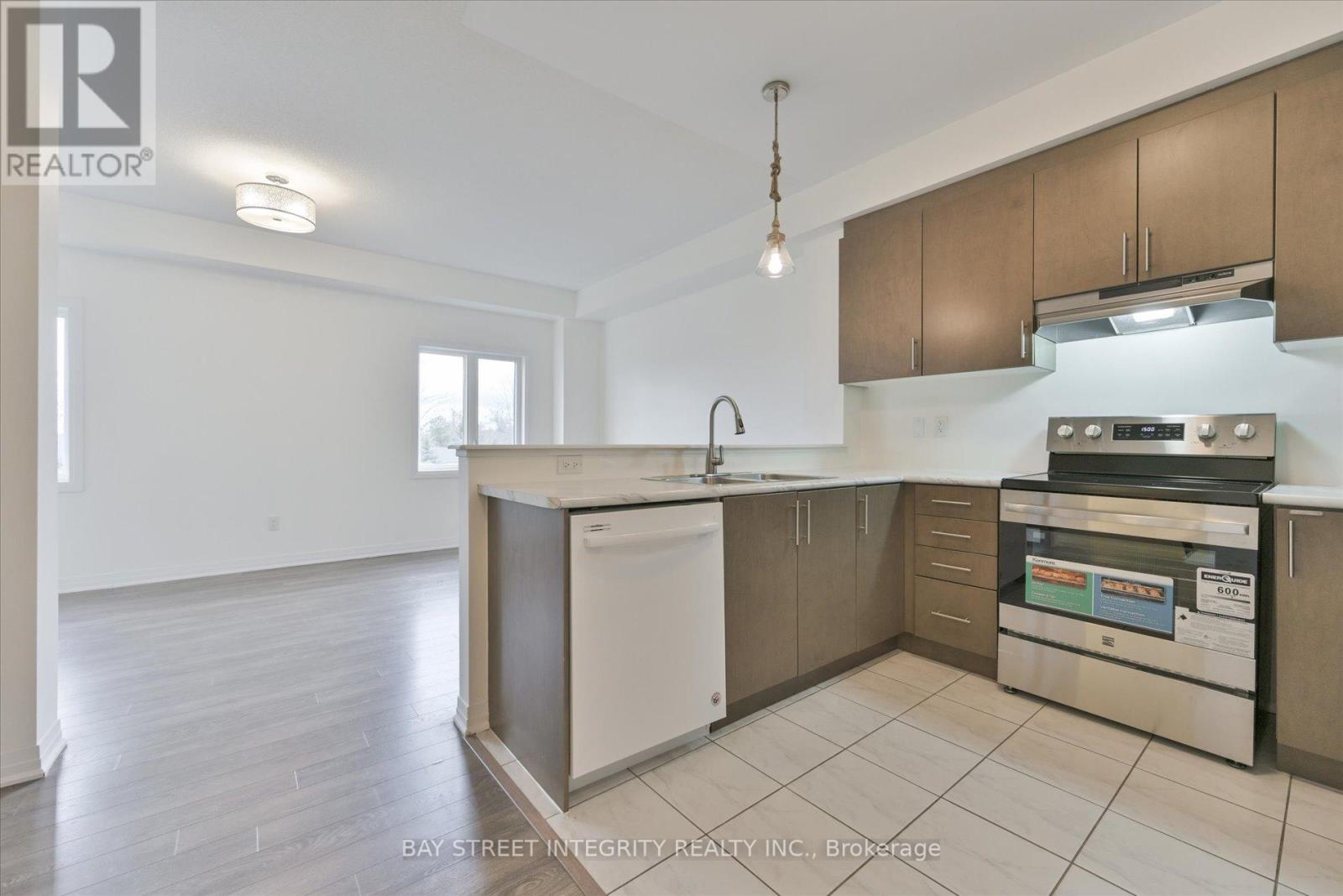 17 Bedford Estates Crescent, Barrie, Ontario  L4N 9K5 - Photo 7 - S12561922