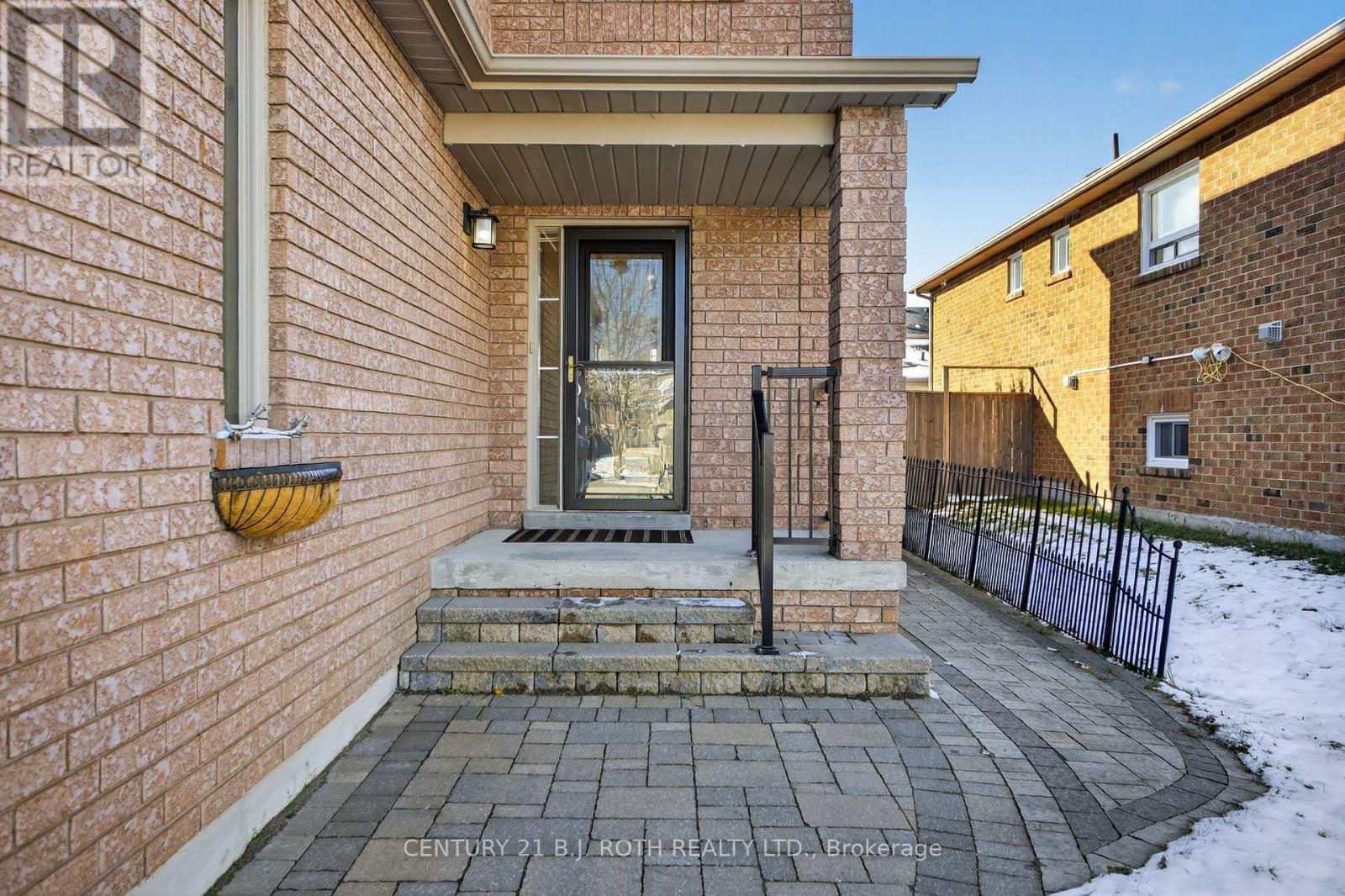 73 Rundle Crescent, Barrie, Ontario  L4N 8E6 - Photo 3 - S12561926