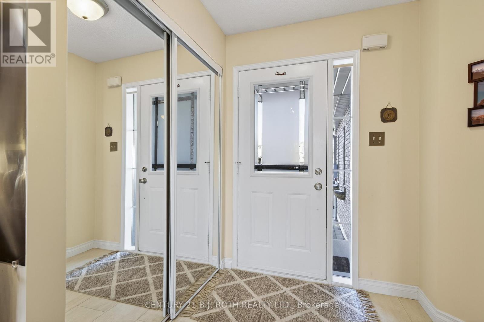 73 Rundle Crescent, Barrie, Ontario  L4N 8E6 - Photo 4 - S12561926