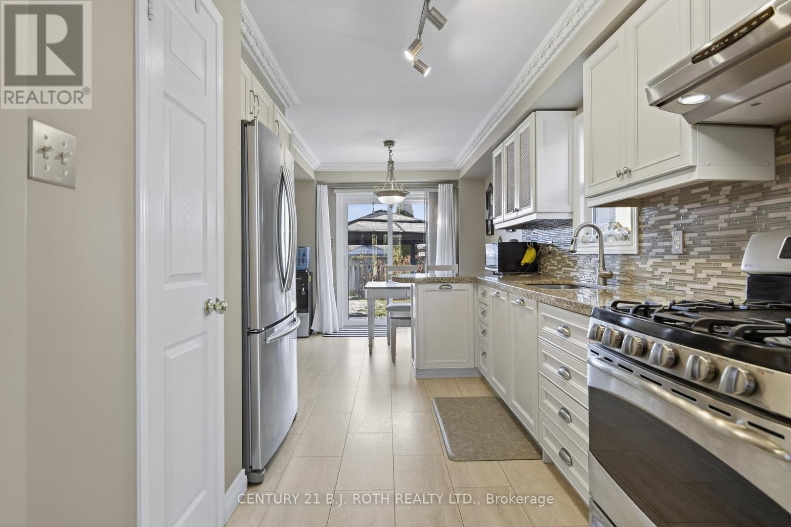 73 Rundle Crescent, Barrie, Ontario  L4N 8E6 - Photo 5 - S12561926