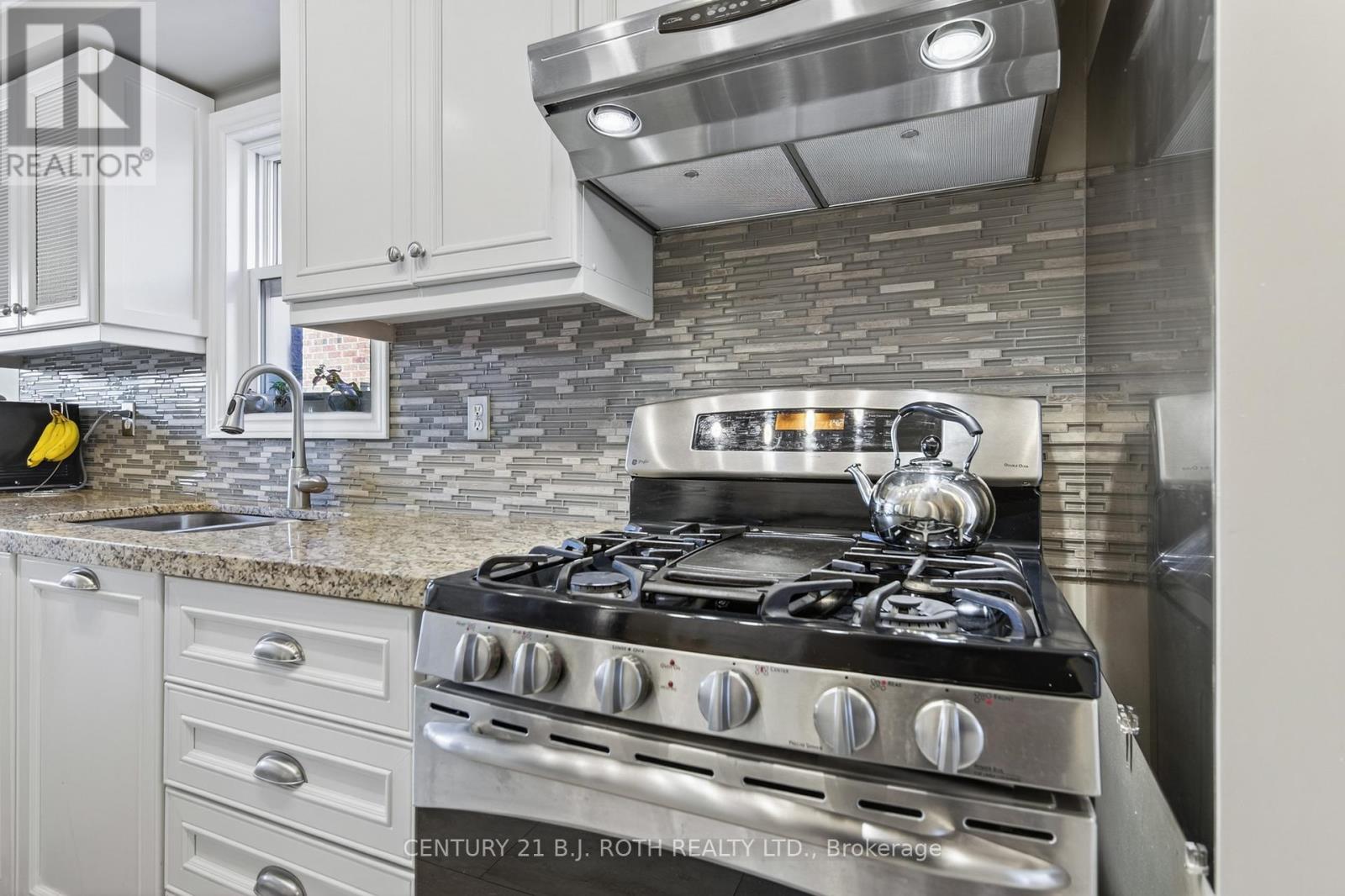 73 Rundle Crescent, Barrie, Ontario  L4N 8E6 - Photo 6 - S12561926