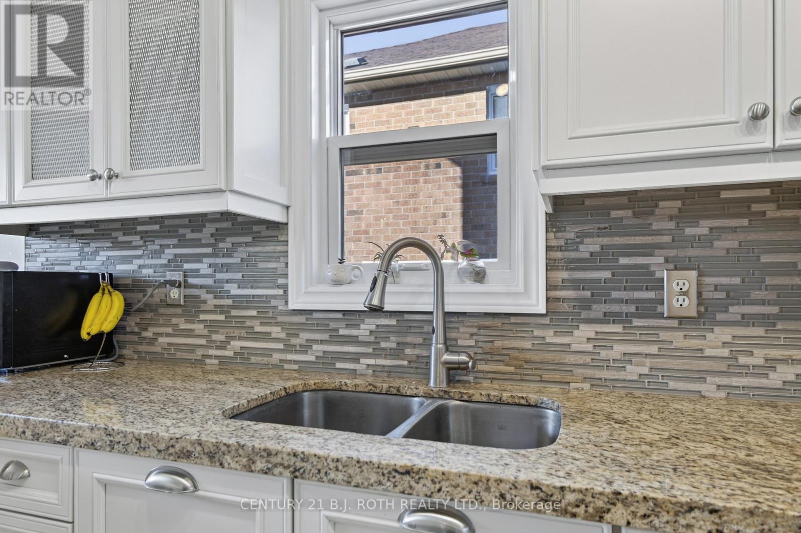 73 Rundle Crescent, Barrie, Ontario  L4N 8E6 - Photo 8 - S12561926