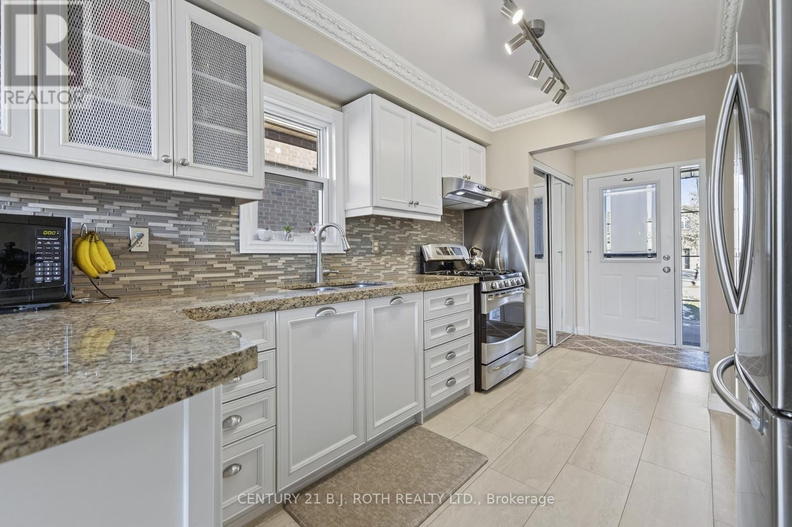 73 Rundle Crescent, Barrie, Ontario  L4N 8E6 - Photo 9 - S12561926