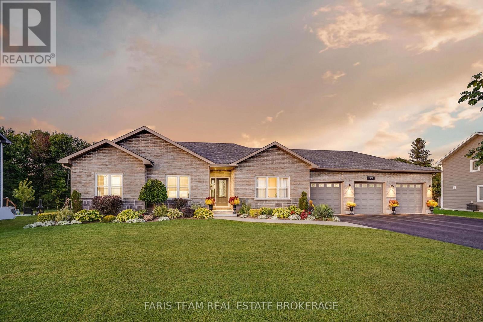 1962 Elana Drive, Severn, Ontario  L3V 0C2 - Photo 2 - S12561944