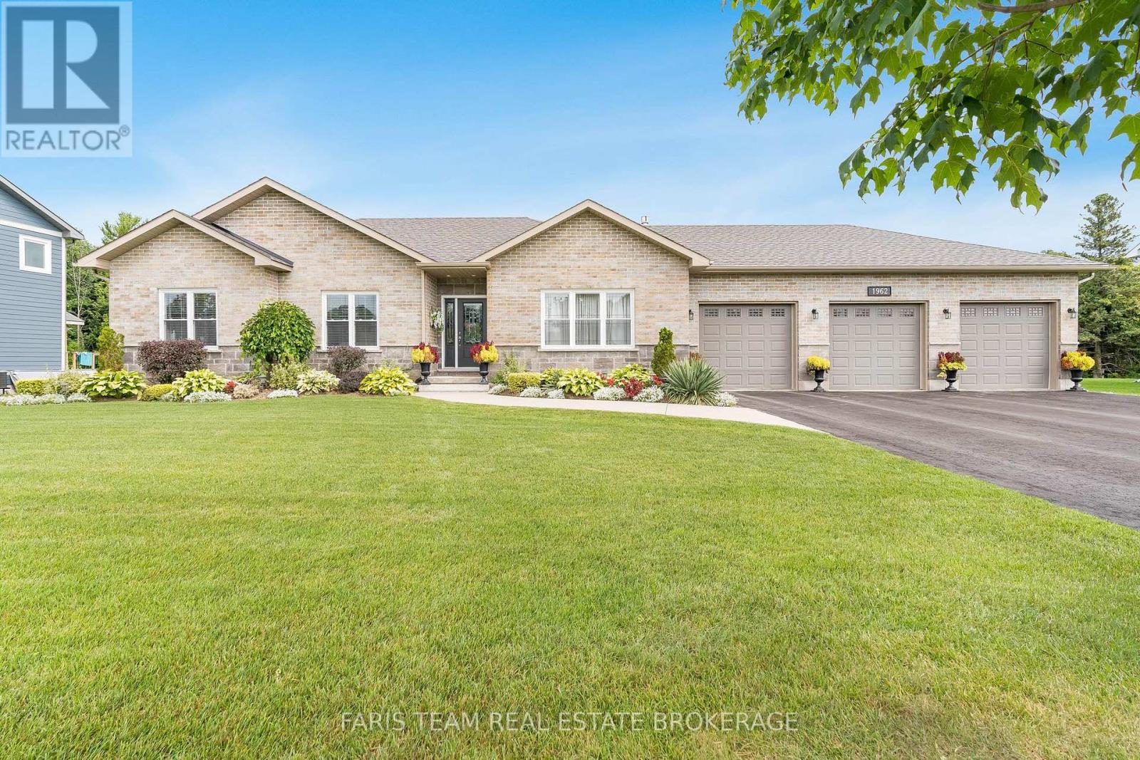 1962 Elana Drive, Severn, Ontario  L3V 0C2 - Photo 3 - S12561944