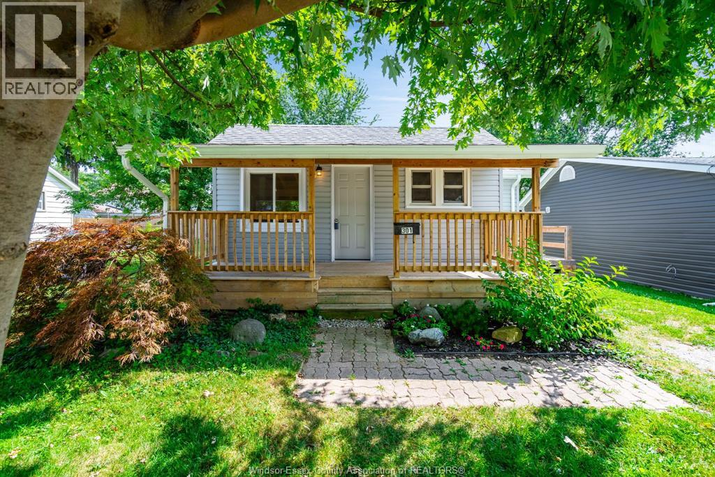 MLS# 25029230: 301 Erieview DRIVE, Kingsville, Canada