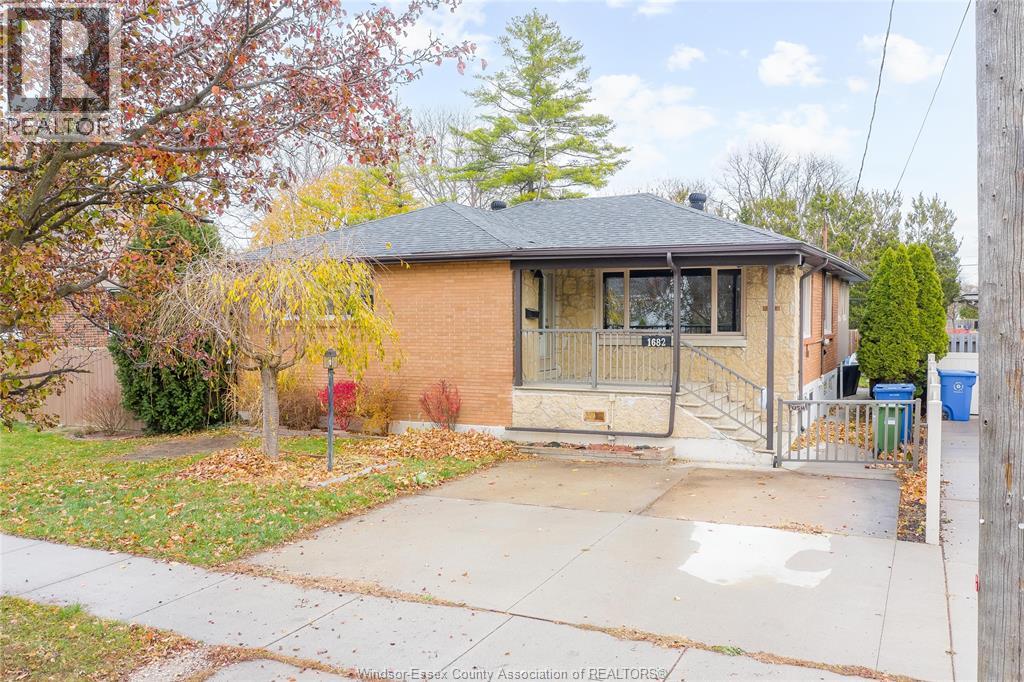 MLS# 25028960: 1682 NORMAN, Windsor, Canada