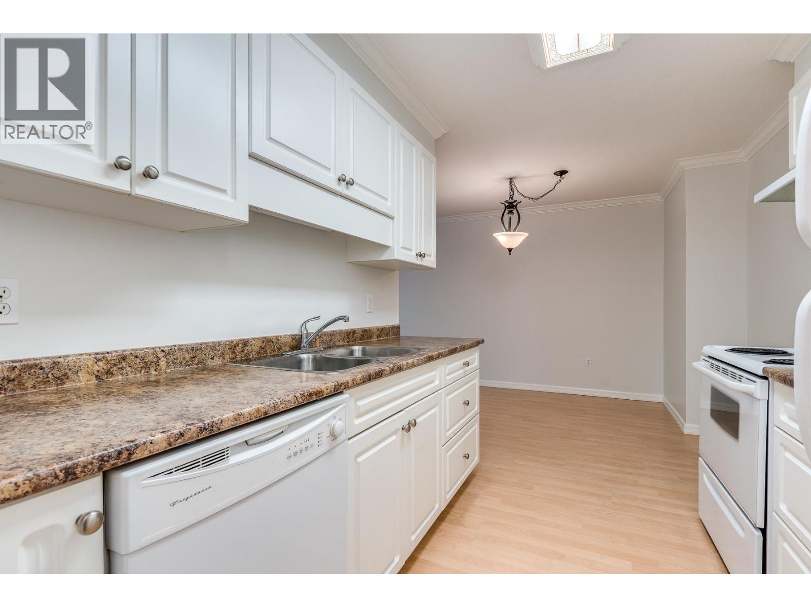 205 1200 Pacific Street, Coquitlam, British Columbia  V3B 6K2 - Photo 3 - R3067671