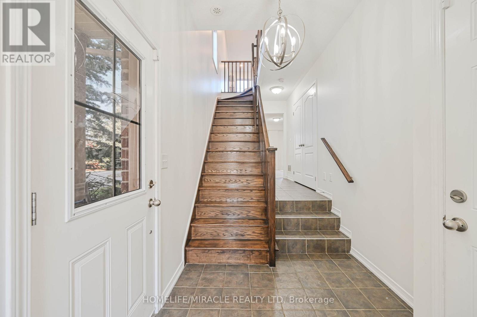 102 Cedar Lake Crescent, Brampton, Ontario  L6Y 0R1 - Photo 11 - W12561702