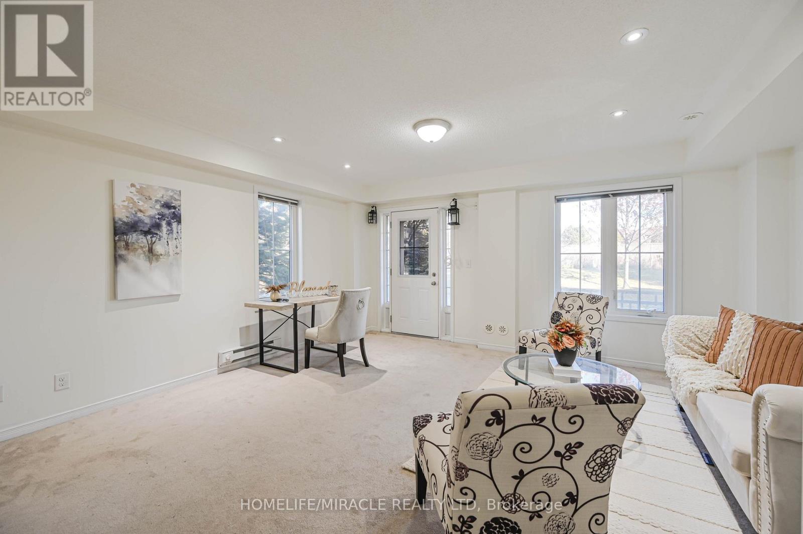 102 Cedar Lake Crescent, Brampton, Ontario  L6Y 0R1 - Photo 8 - W12561702