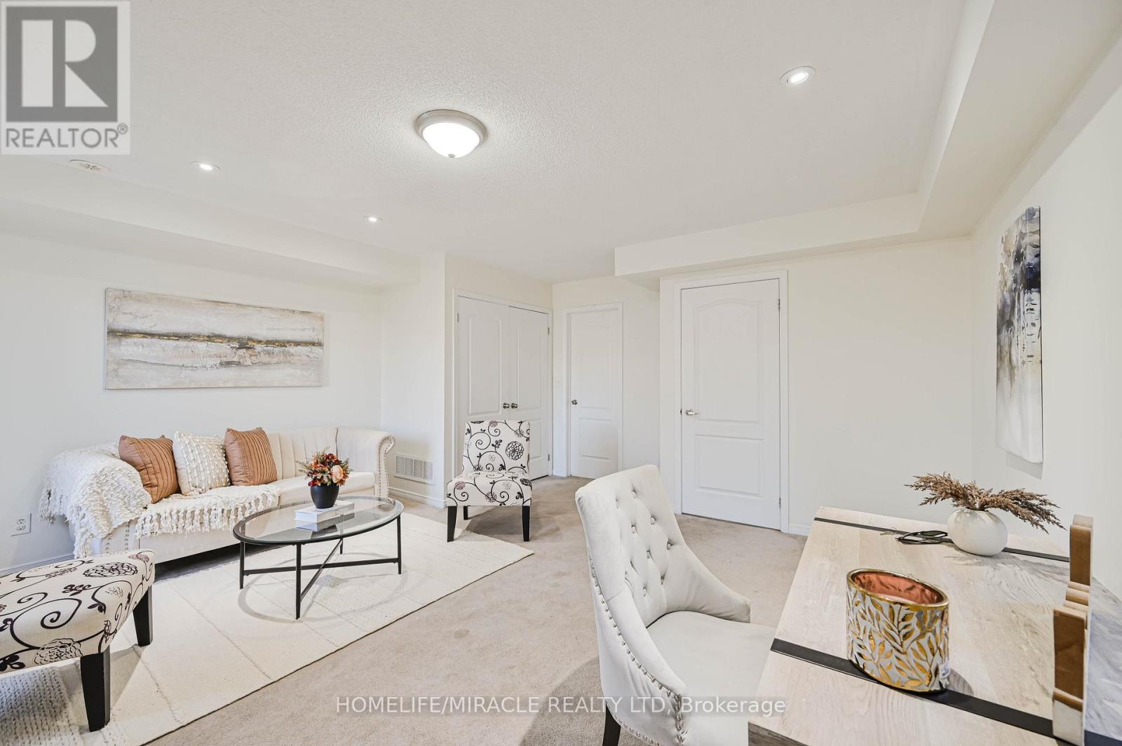 102 Cedar Lake Crescent, Brampton, Ontario  L6Y 0R1 - Photo 9 - W12561702