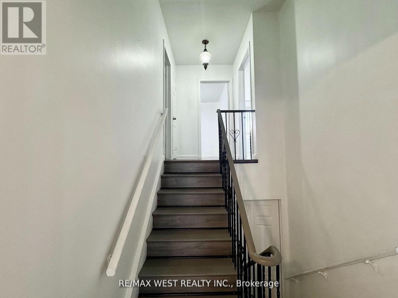 25 Bimini Crescent, Toronto, Ontario  M3N 1S1 - Photo 10 - W12561708